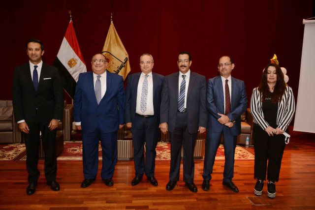 تكريم رجال الأعمال والاعلام في حفل تخرج تربية جامعة حلوان