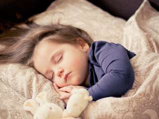 أخصائي تعديل سلوك : النوم الهادىء للأطفال يساعدهم على النمو البدني والنفسي
