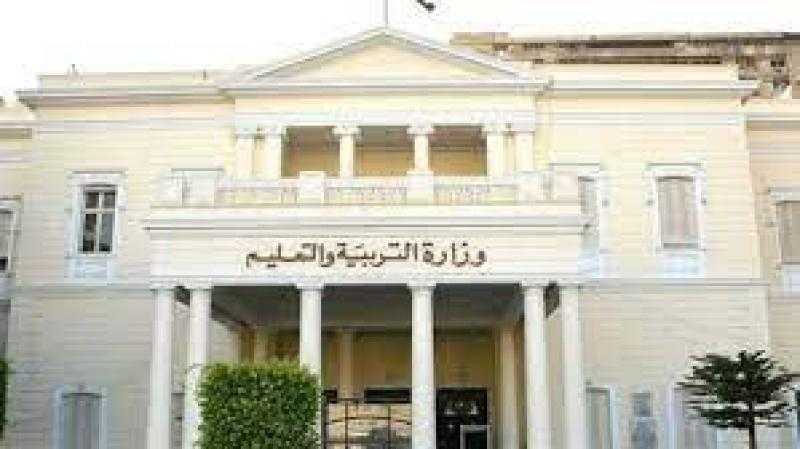 بالمستندات.. اتهامات بالإرهاب الوظيفى واستغلال النفوذ وإهدار المال العام لقيادى بالتربية والتعليم بالدقهلية