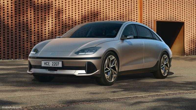 هيونداي أيونك 6 تتوج بجائزة السيارة الكهربائية لعام 2023 من قبل ”كار آند درايفر”