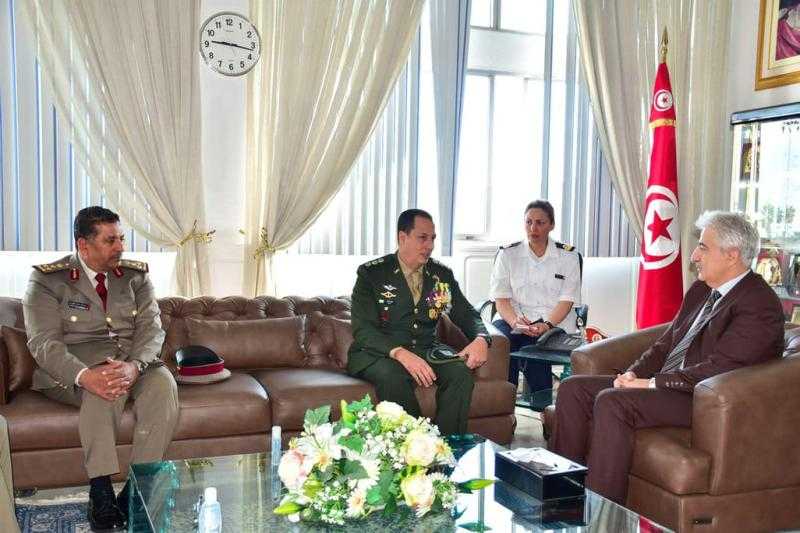 وزير الدفاع الوطنى التونسى يستقبل رئيس الإتحاد العربى للرياضة العسكرية