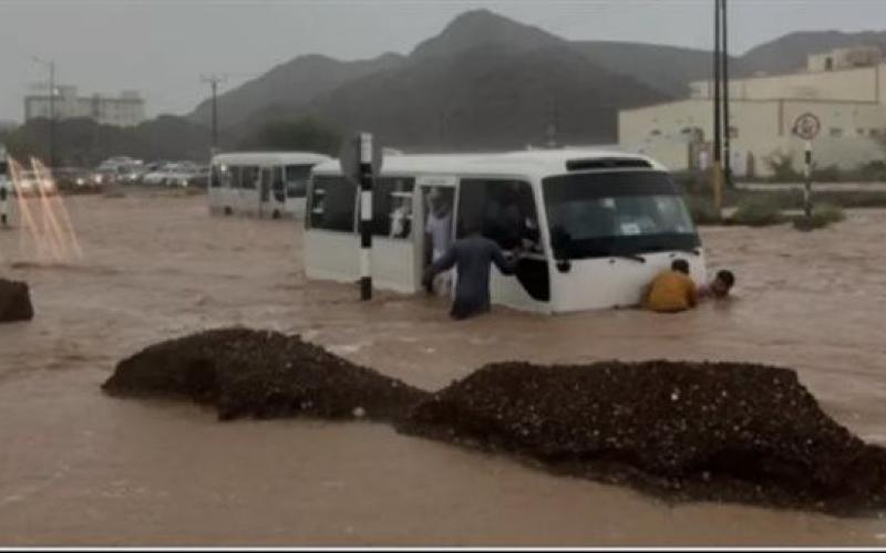 ارتفاع عدد ضحايا سوء الأحوال الجوية في سلطنة عمان لـ 17 شخصًا