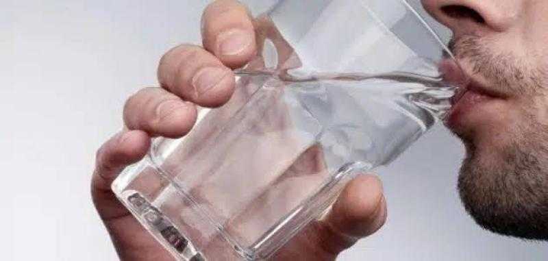 10 علامات تخبرك أنك لا تشرب كمية كافية من المياه