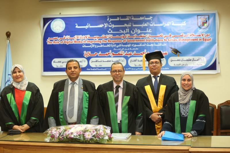 رسالة دكتوراه في إدارة المخاطر والأزمات توصي بإنشاء وزارة تواصل مجتمعي واستخدام الإعلام الرقمي لمواجهة حروب الجيل الرابع والخامس