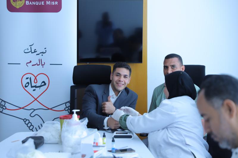 تحت شعار ”مبادرة العطاء.. تبرعك بالدم حياة”.. بنك مصر يطلق من جديد حملة للعاملين به للتبرع بالدم