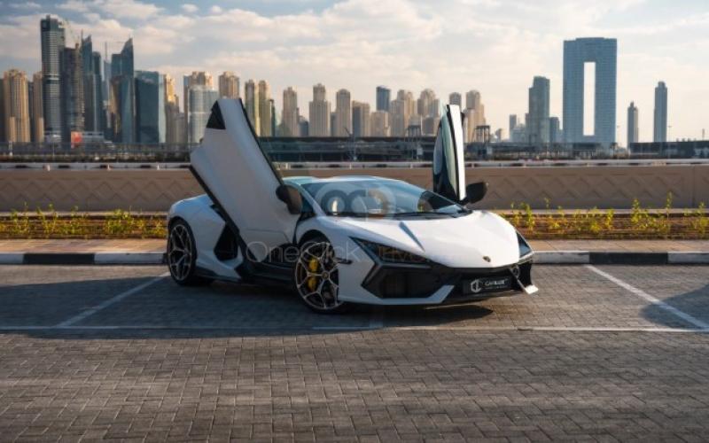 دليل شامل للتنقل بسهولة وراحة مع استئجار سيارة في أبوظبي