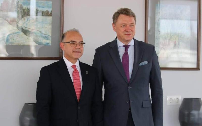 وزير الاستثمار يبحث مع مدير عام مركز تنمية الصادرات البيلاروسي تعزيز التكامل التجاري وتوسيع الشراكات الاستثمارية