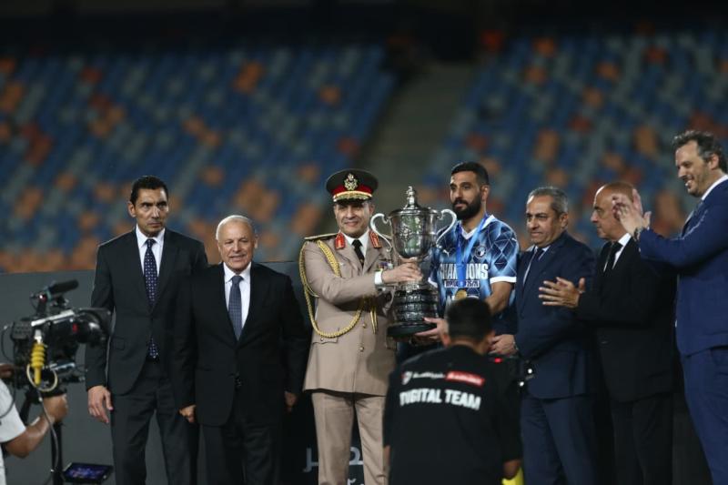 وزير الشباب والرياضة يشهد تتويج بيراميدز بكأس مصر
