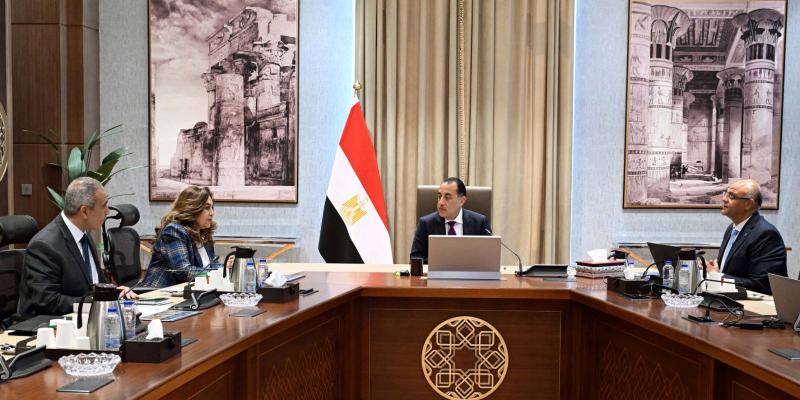 رئيس الوزراء يتابع موقف تنفيذ المشروعات التنموية والخدمية بمحافظة الإسكندرية