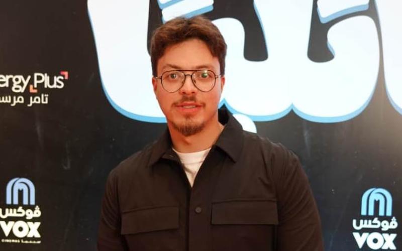 محمد الليثي يتألق ويخطف الأنظار في ”مطلوب عائلياً” ويحصد إشادة النجوم في العرض الخاص