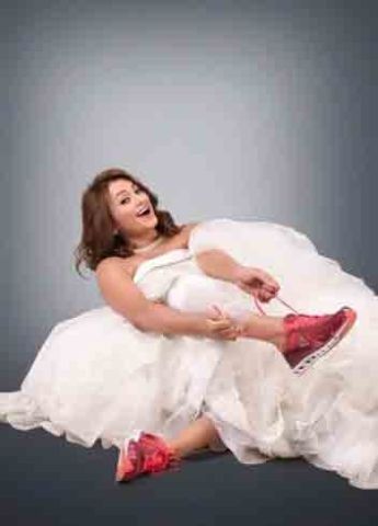 بالصور.. مروة عبدالمنعم تحتفل بطلاقها بارتداء فستان زفاف أبيض